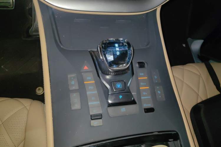 Used Denza D9 2025 Model DM-i Four-Wheel Drive Prestige Edition Gear Lever