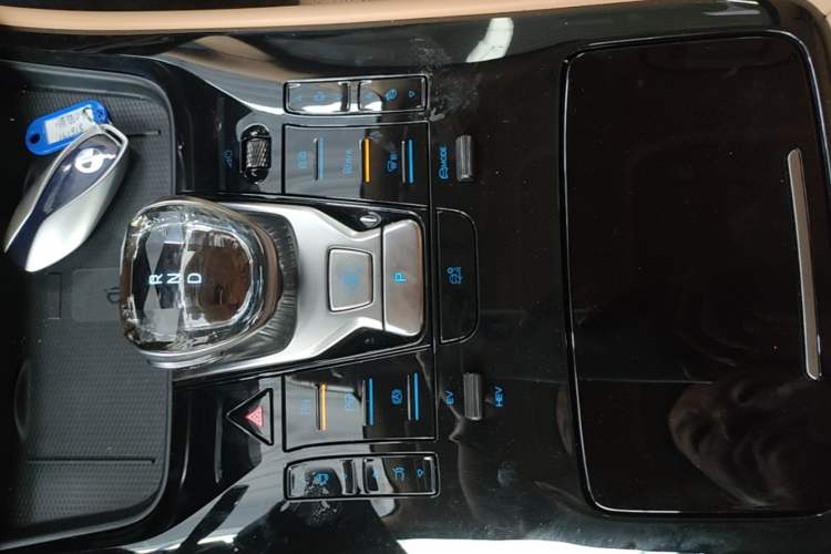 Used Denza D9 2025 DM-i Smart Drive 1020 Four-Wheel Drive Deluxe Model Gear Lever