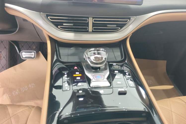 Used Denza D9 2025 DM-i Intelligent Drive 1020 Four-Wheel Drive Flagship Model Gear Lever