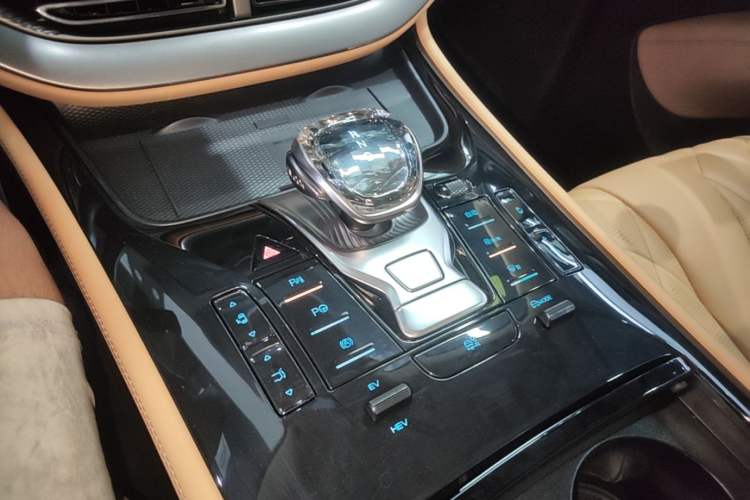 Used Denza D9 2025 DM-i Intelligent Drive 1020 Four-Wheel Drive Flagship Model Gear Lever