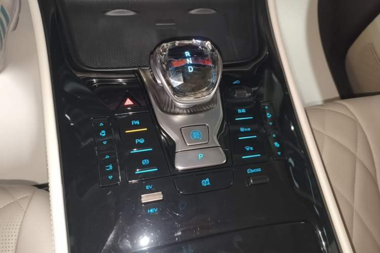 Used Denza D9 2025 DM-i Intelligent Drive 1020 Four-Wheel Drive Flagship Model Gear Lever