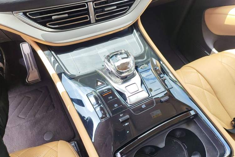 Used Denza D9 2025 DM-i Intelligent Drive 1020 Four-Wheel Drive Flagship Model Gear Lever