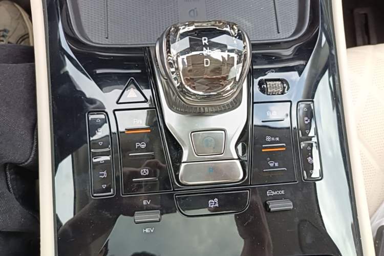 Used Denza D9 2025 DM-i Intelligent Drive 1020 Four-Wheel Drive Flagship Model Gear Lever