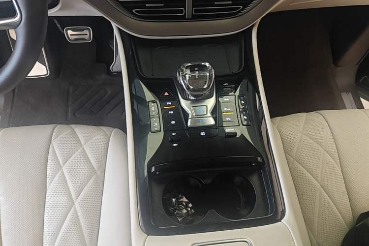 Used Denza D9 2025 DM-i Intelligent Drive 1020 Four-Wheel Drive Flagship Model Gear Lever