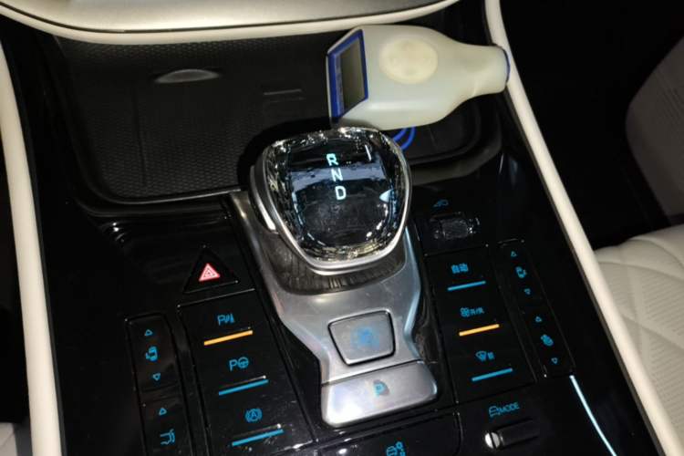 Used Denza D9 2025 Model DM-i Two-Wheel Drive Prestige Edition Gear Lever