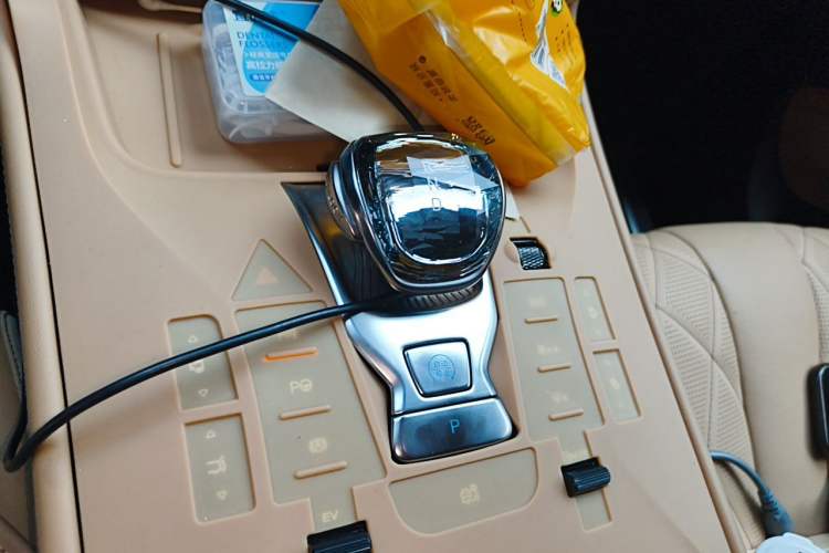 Used Denza D9 2025 DM-i Smart Drive 1020 Four-Wheel Drive Premium Model Gear Lever