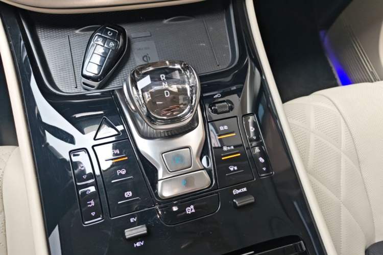 Used Denza D9 2025 DM-i Intelligent Drive 1020 Four-Wheel Drive Prestige Model Gear Lever