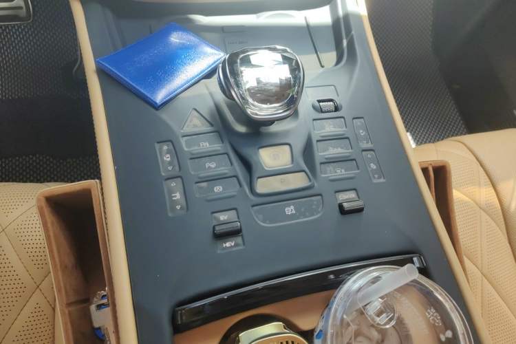 Used Denza D9 2025 DM-i Intelligent Drive 1020 Four-Wheel Drive Flagship Model Gear Lever