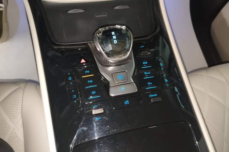 Used Denza D9 2025 DM-i Intelligent Drive 1020 Four-Wheel Drive Flagship Model Gear Lever
