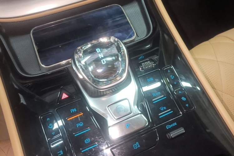 Used Denza D9 2025 DM-i Intelligent Drive 1020 Four-Wheel Drive Flagship Model Gear Lever