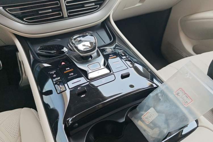Used Denza D9 2025 DM-i Intelligent Drive 1020 Four-Wheel Drive Flagship Model Gear Lever