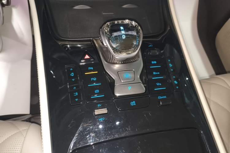Used Denza D9 2025 DM-i Intelligent Drive 1020 Four-Wheel Drive Flagship Model Gear Lever