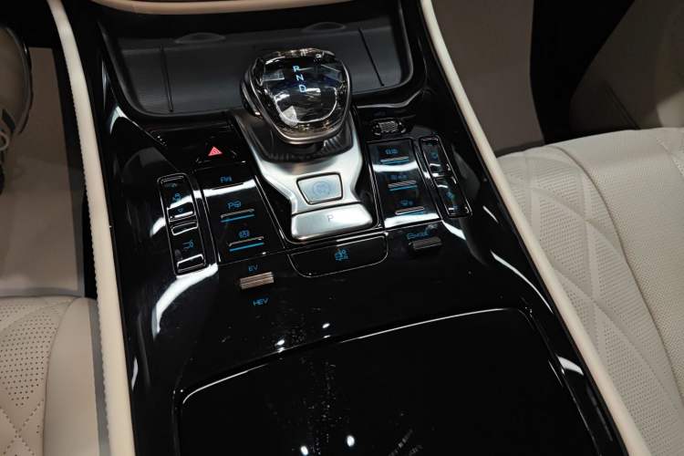 Used Denza D9 2025 DM-i Intelligent Drive 1020 Four-Wheel Drive Flagship Model Gear Lever