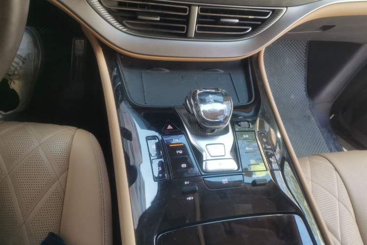 Used Denza D9 2025 DM-i Smart Drive 1020 Four-Wheel Drive Deluxe Model Gear Lever