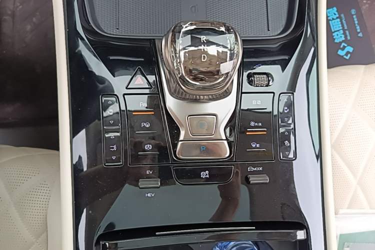 Used Denza D9 2025 DM-i Intelligent Drive 1020 Four-Wheel Drive Flagship Model Gear Lever