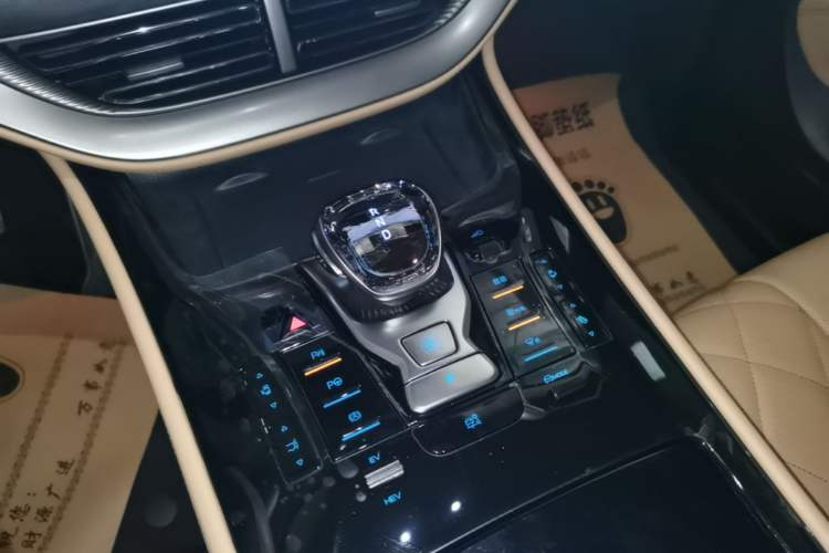 Used Denza D9 2025 DM-i Intelligent Drive 1020 Four-Wheel Drive Prestige Model Gear Lever