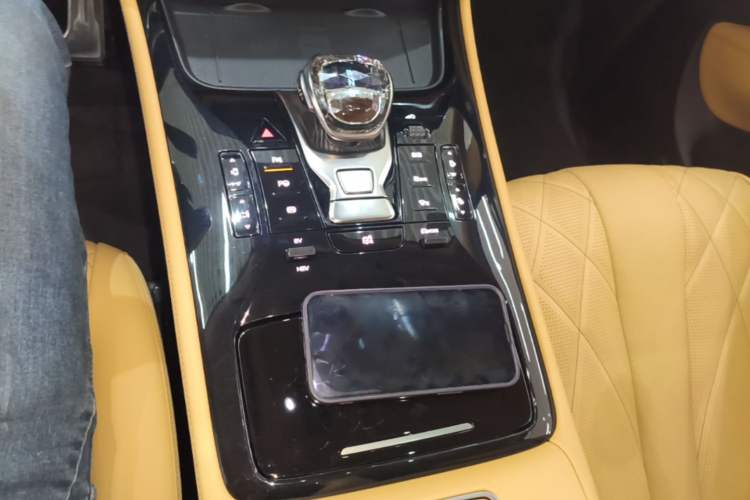 Used Denza D9 2025 DM-i Intelligent Drive 1020 Four-Wheel Drive Flagship Model Gear Lever