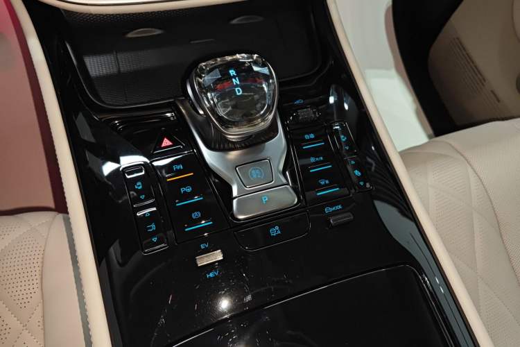 Used Denza D9 2025 DM-i Intelligent Drive 1020 Four-Wheel Drive Flagship Model Gear Lever