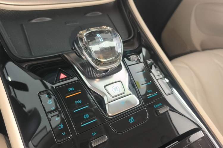 Used Denza D9 2025 DM-i Intelligent Drive 1020 Four-Wheel Drive Flagship Model Gear Lever