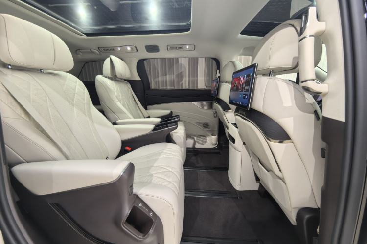 Used Denza D9 2025 EV Intelligent Driving Edition 600 Four-Wheel Drive Flagship Model Headliner