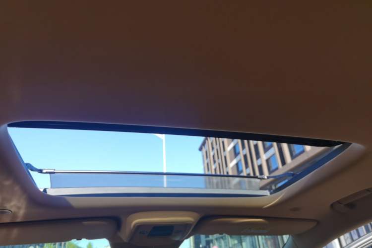 Used Denza D9 2025 DM-i Intelligent Drive 1020 Four-Wheel Drive Prestige Model Headliner