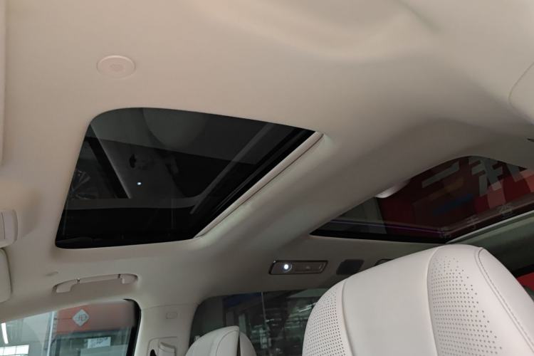 Used Denza D9 2025 DM-i Intelligent Drive 1020 Four-Wheel Drive Flagship Model Headliner