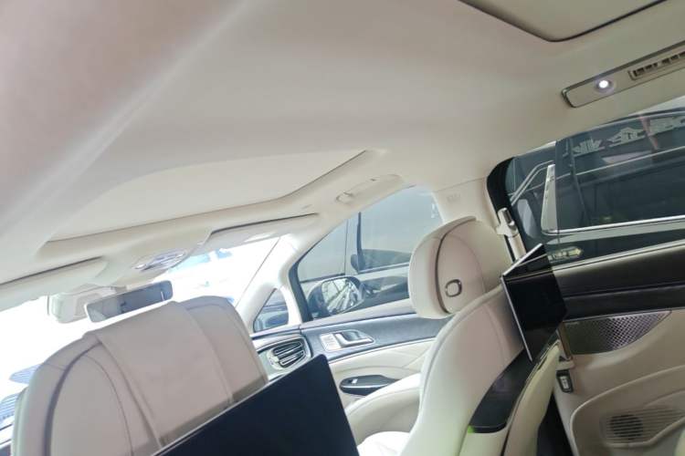 Used Denza D9 2025 DM-i Intelligent Drive 1020 Four-Wheel Drive Prestige Model Headliner