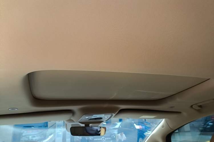 Used Denza D9 2025 DM-i Smart Drive 1020 Four-Wheel Drive Deluxe Model Headliner