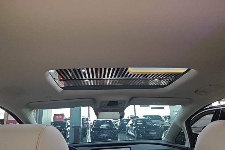 Used Denza D9 2025 DM-i Smart Drive 1020 Four-Wheel Drive Deluxe Model Headliner