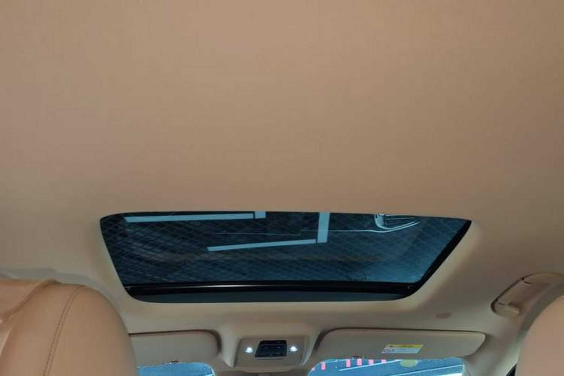Used Denza D9 2025 DM-i Smart Drive 1020 Four-Wheel Drive Deluxe Model Headliner