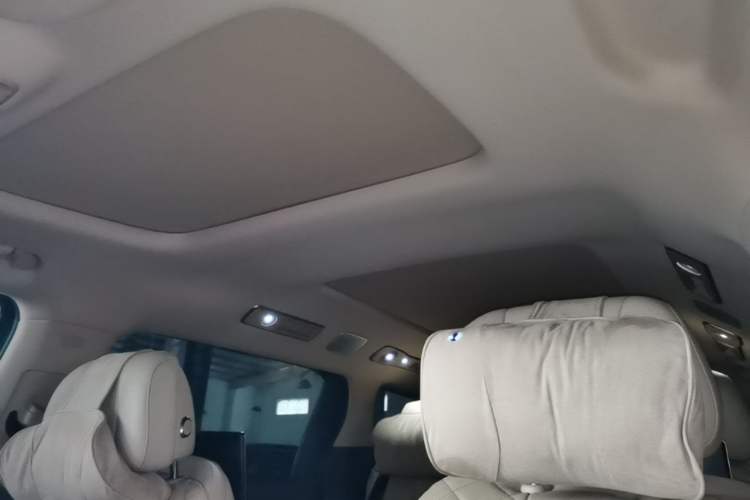 Used Denza D9 2025 DM-i Intelligent Drive 1020 Four-Wheel Drive Prestige Model Headliner