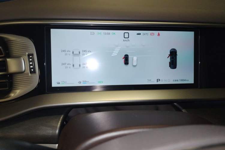 Used Denza D9 2025 DM-i Intelligent Drive 1020 Four-Wheel Drive Prestige Model Instrument Cluster