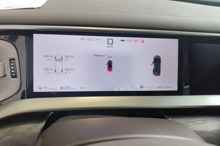Used Denza D9 2025 DM-i Intelligent Drive 1020 Four-Wheel Drive Prestige Model Instrument Cluster