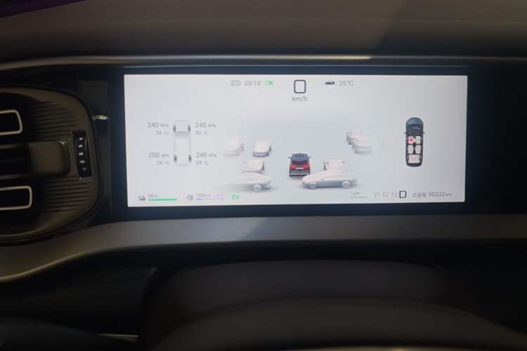 Used Denza D9 2025 DM-i Intelligent Drive 1020 Four-Wheel Drive Flagship Model Instrument Cluster