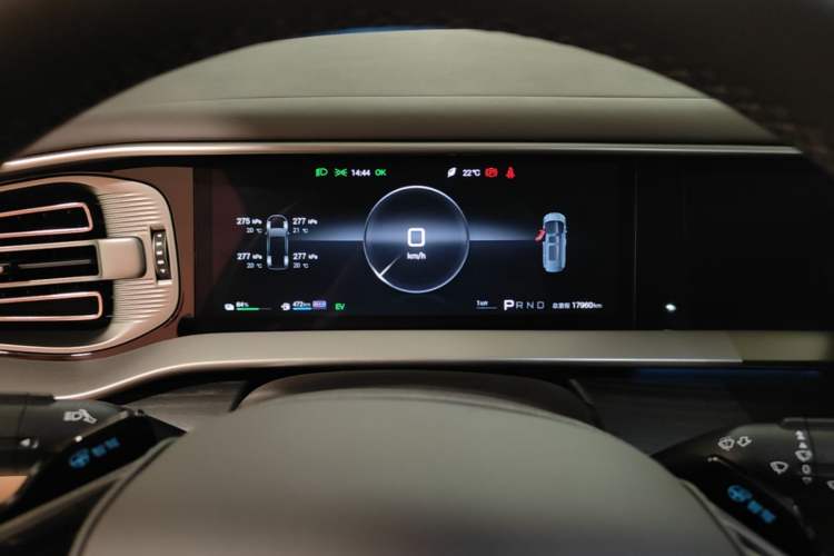 Used Denza D9 2025 DM-i Intelligent Drive 1020 Four-Wheel Drive Flagship Model Instrument Cluster