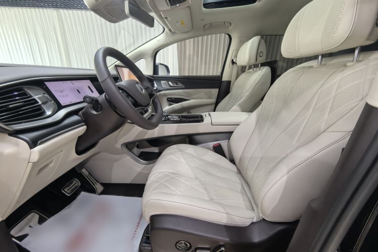 Used Denza D9 2025 EV Intelligent Driving Edition 600 Four-Wheel Drive Flagship Model Interior 1