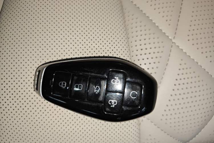 Used Denza D9 2025 DM-i Intelligent Drive 1020 Four-Wheel Drive Flagship Model Interior 1