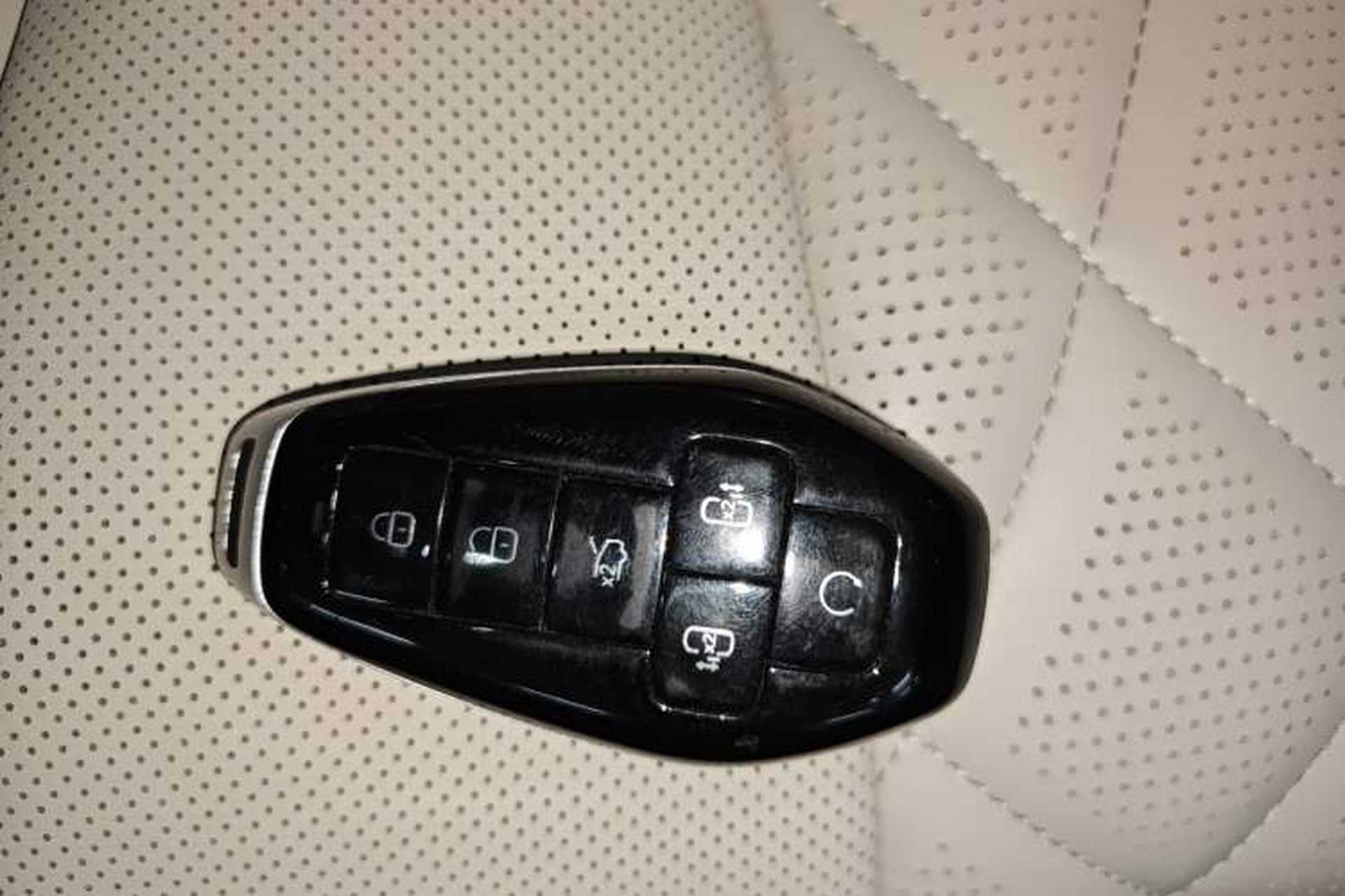 Used Denza D9 2025 DM-i Intelligent Drive 1020 Four-Wheel Drive Flagship Model Interior 1