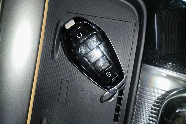 Used Denza D9 2025 DM-i Intelligent Drive 1020 Four-Wheel Drive Flagship Model Interior 1
