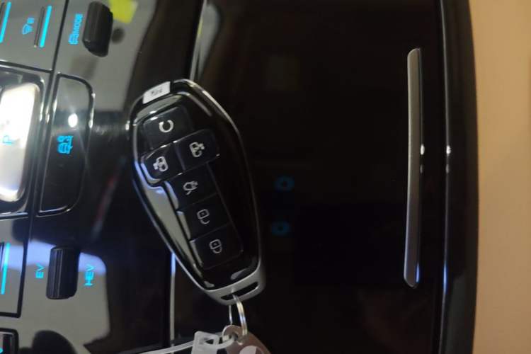 Used Denza D9 2025 DM-i Intelligent Drive 1020 Four-Wheel Drive Flagship Model Interior 1