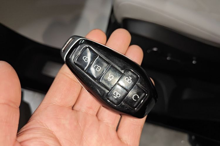 Used Denza D9 2025 DM-i Intelligent Drive 1020 Four-Wheel Drive Flagship Model Interior 1