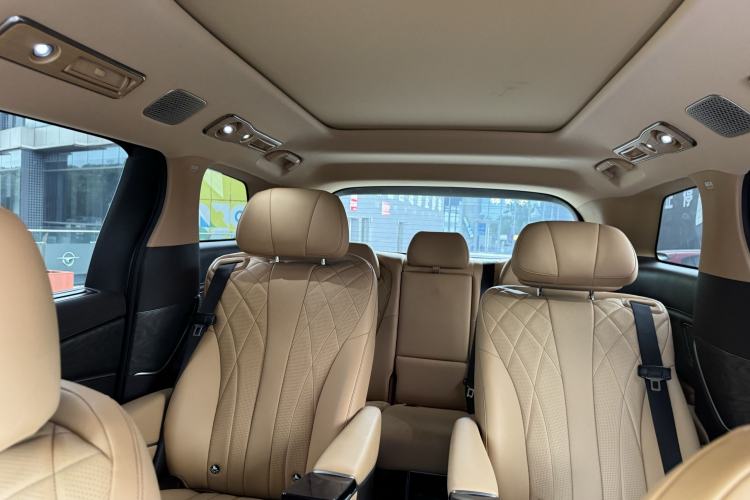 Used Denza D9 2025 DM-i Smart Drive 1020 Four-Wheel Drive Deluxe Model Interior 12