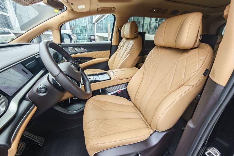 Used Denza D9 2025 DM-i Intelligent Drive 1020 Four-Wheel Drive Flagship Model Interior 12