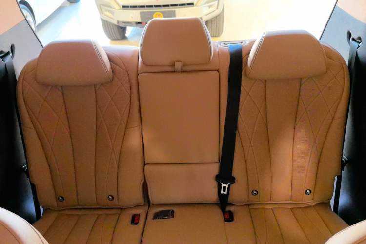 Used Denza D9 2025 DM-i Intelligent Drive 1020 Four-Wheel Drive Prestige Model Interior 12