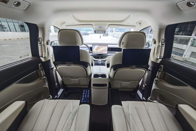 Used Denza D9 2025 DM-i Intelligent Drive 1020 Four-Wheel Drive Flagship Model Interior 2