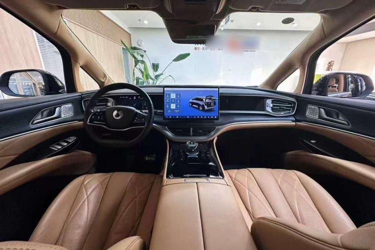 Used Denza D9 2025 DM-i Intelligent Drive 1020 Four-Wheel Drive Flagship Model Interior 2