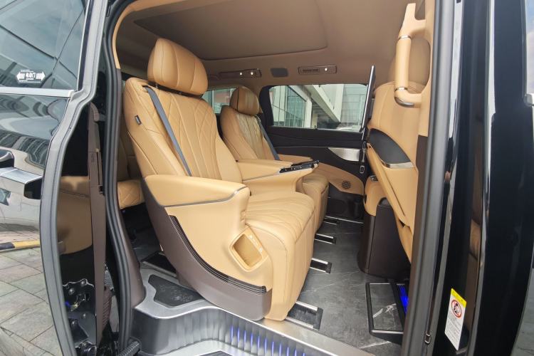 Used Denza D9 2025 DM-i Intelligent Drive 1020 Four-Wheel Drive Flagship Model Interior 2