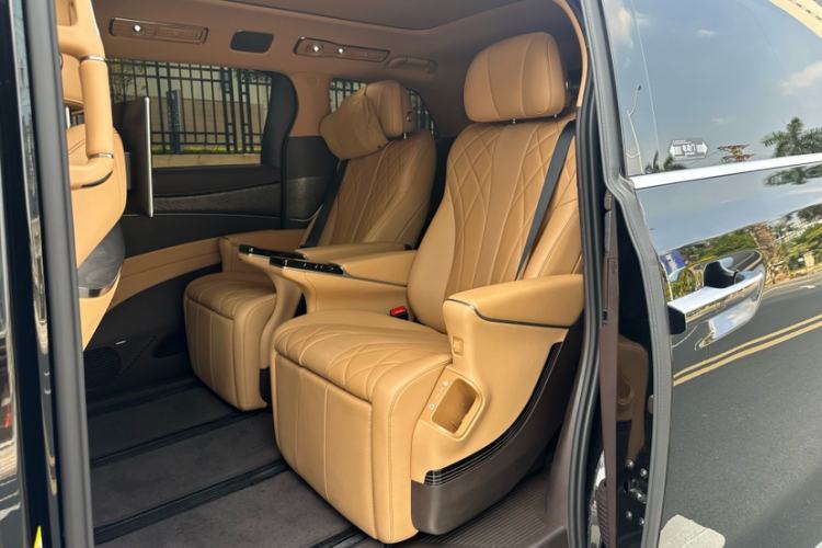 Used Denza D9 2025 DM-i Intelligent Drive 1020 Four-Wheel Drive Prestige Model Interior 2