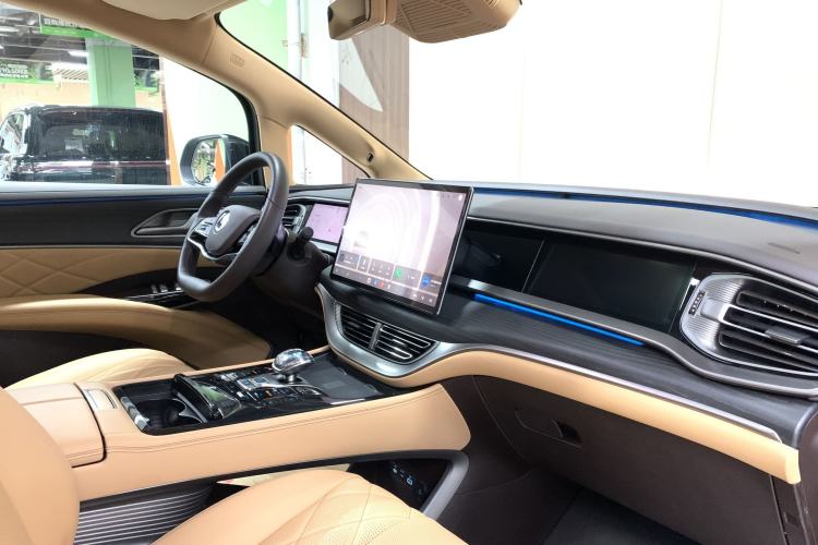 Used Denza D9 2025 DM-i Intelligent Drive 1020 Four-Wheel Drive Flagship Model Interior 3