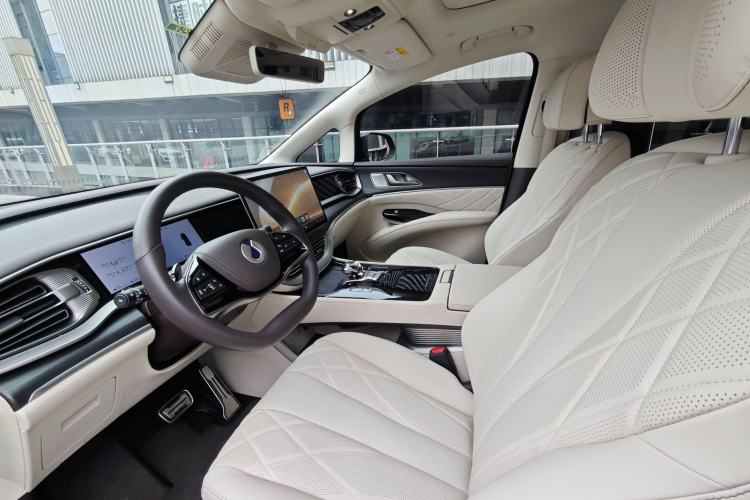 Used Denza D9 2025 DM-i Intelligent Drive 1020 Four-Wheel Drive Flagship Model Interior 4